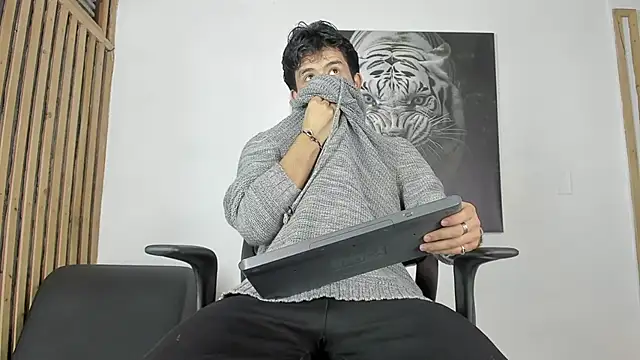 Snapshot of DimitriDeluxe chatting on October 2025 07:44:01 PM DimitriDeluxe online show from October 2025 07:44:01 PM