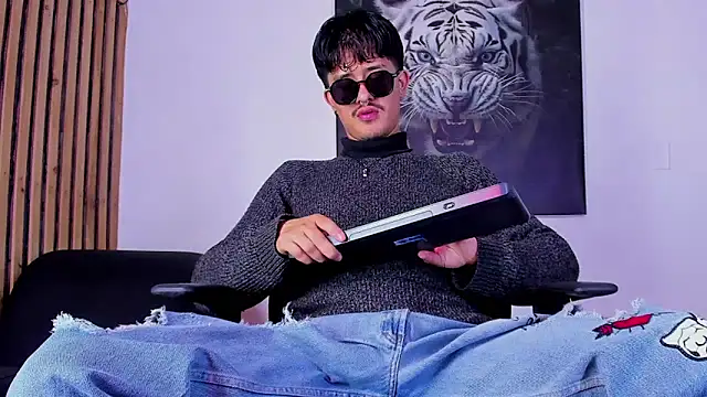 Snapshot of DimitriDeluxe chatting on September 2025 07:36:01 PM DimitriDeluxe online show from September 2025 07:36:01 PM