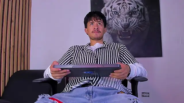 Snapshot of DimitriDeluxe chatting on September 2025 07:41:01 PM DimitriDeluxe online show from September 2025 07:41:01 PM