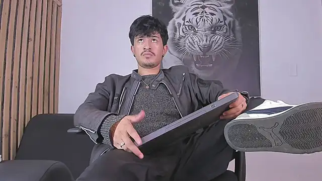 Snapshot of DimitriDeluxe chatting on October 2025 08:21:02 PM DimitriDeluxe online show from October 2025 08:21:02 PM