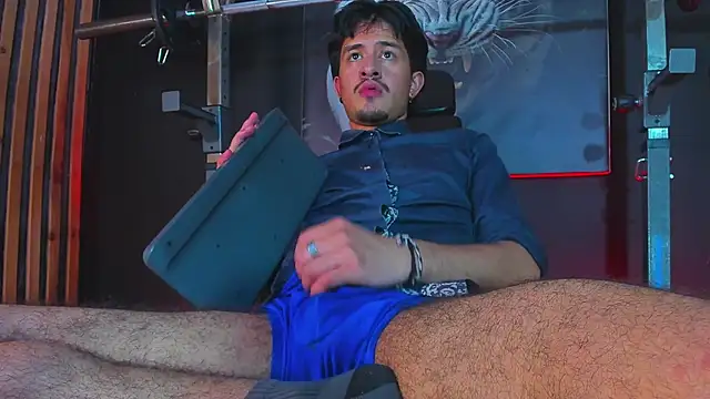 Snapshot of DimitriDeluxe chatting on November 2025 01:09:01 AM DimitriDeluxe online show from November 2025 01:09:01 AM