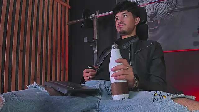 Snapshot of DimitriDeluxe chatting on November 2025 07:51:01 PM DimitriDeluxe online show from November 2025 07:51:01 PM