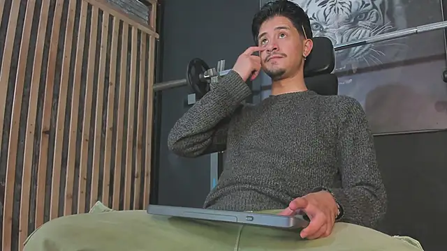 Snapshot of DimitriDeluxe chatting on November 2025 07:36:01 PM DimitriDeluxe online show from November 2025 07:36:01 PM