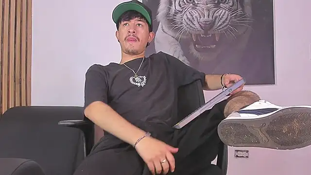 Snapshot of DimitriDeluxe chatting on September 2025 08:03:02 PM DimitriDeluxe online show from September 2025 08:03:02 PM