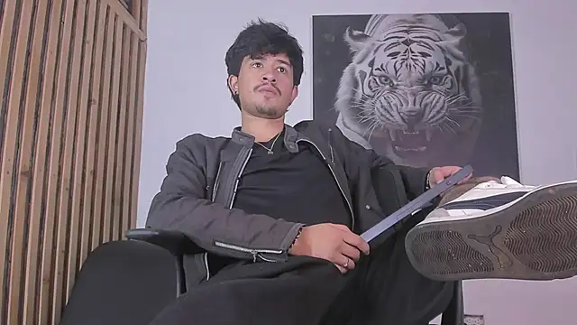 Snapshot of DimitriDeluxe chatting on October 2025 07:37:02 PM DimitriDeluxe online show from October 2025 07:37:02 PM