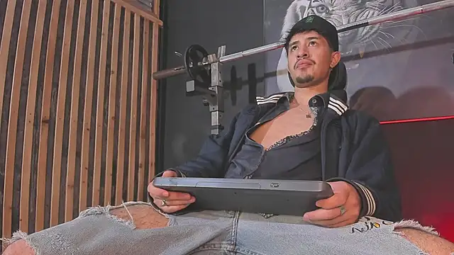 Snapshot of DimitriDeluxe chatting on November 2025 08:09:02 PM DimitriDeluxe online show from November 2025 08:09:02 PM