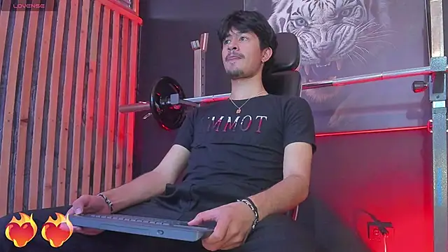 Snapshot of DimitriDeluxe chatting on October 2025 08:21:01 PM DimitriDeluxe online show from October 2025 08:21:01 PM