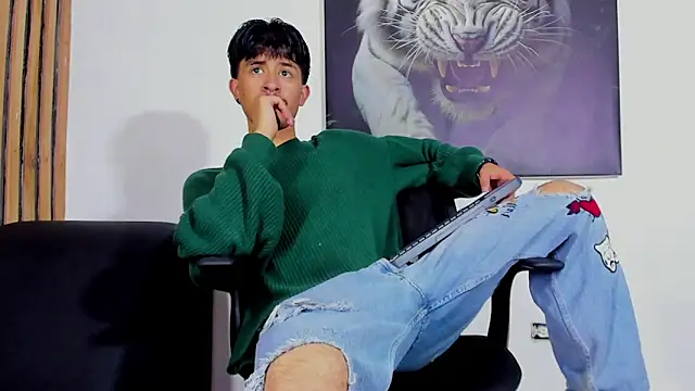 Snapshot of DimitriDeluxe chatting on September 2025 07:24:01 PM DimitriDeluxe online show from September 2025 07:24:01 PM