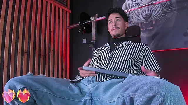 Snapshot of DimitriDeluxe chatting on November 2025 08:12:01 PM DimitriDeluxe online show from November 2025 08:12:01 PM