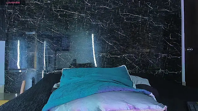 Snapshot of DimitriDeluxe chatting on November 2025 01:15:02 PM DimitriDeluxe online show from November 2025 01:15:02 PM