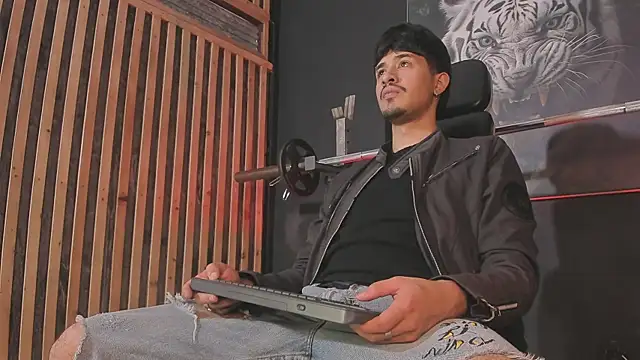 Snapshot of DimitriDeluxe chatting on December 2025 08:17:02 PM DimitriDeluxe online show from December 2025 08:17:02 PM