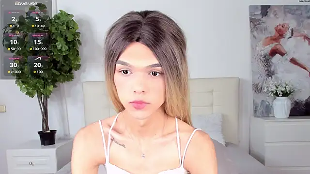 MadonnaRossi online show from April 2026 02:01:05 PM