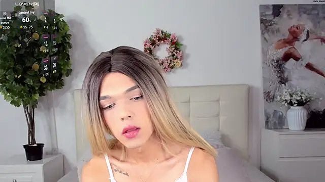 MadonnaRossi online show from April 2026 10:34:01 PM