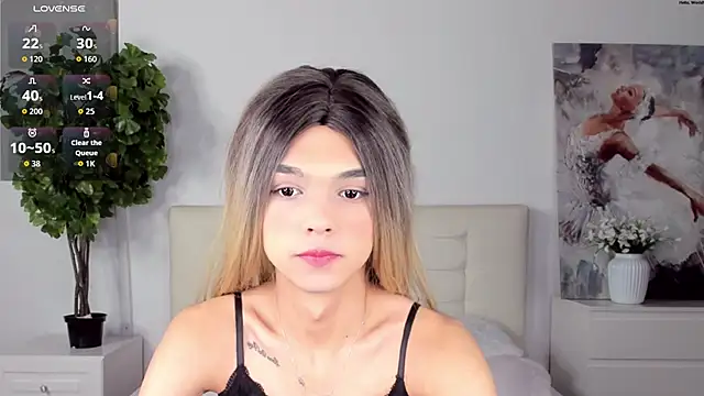 MadonnaRossi online show from April 2026 08:58:02 PM