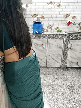 Shalu G online show from September 2025 01:37:02 PM