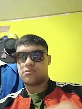 juanfritaa21 online show from October 2025 02:45:01 AM