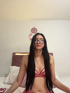 Just Isaa online show from December 2025 04:06:01 PM