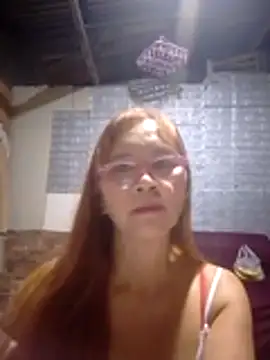 Snapshot of SexyHottMom chatting on December 2025 01:57:01 PM SexyHottMom online show from December 2025 01:57:01 PM