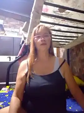 Snapshot of SexyHottMom chatting on December 2025 01:10:02 PM SexyHottMom online show from December 2025 01:10:02 PM