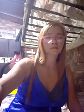 Snapshot of SexyHottMom chatting on December 2025 03:06:01 PM SexyHottMom online show from December 2025 03:06:01 PM