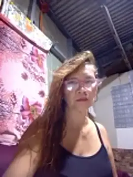 Snapshot of SexyHottMom chatting on November 2025 01:12:01 PM SexyHottMom online show from November 2025 01:12:01 PM