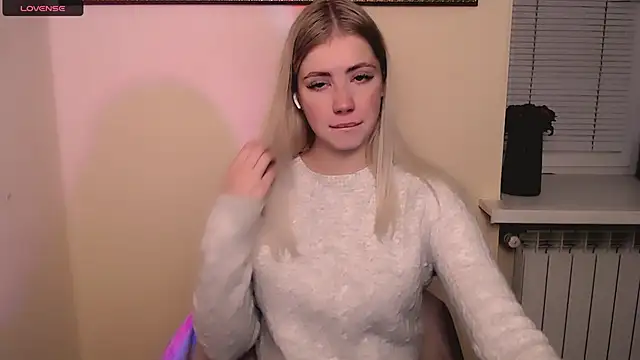 Snapshot of AliceHotty_ chatting on October 2025 06:34:01 AM AliceHotty online show from October 2025 06:34:01 AM