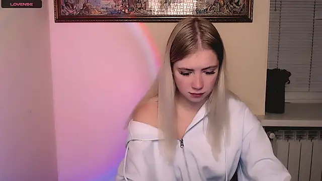 Snapshot of AliceHotty_ chatting on October 2025 07:42:02 AM AliceHotty online show from October 2025 07:42:02 AM