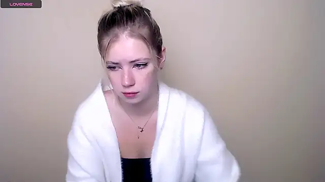 Snapshot of AliceHotty_ chatting on September 2025 07:33:02 AM AliceHotty online show from September 2025 07:33:02 AM