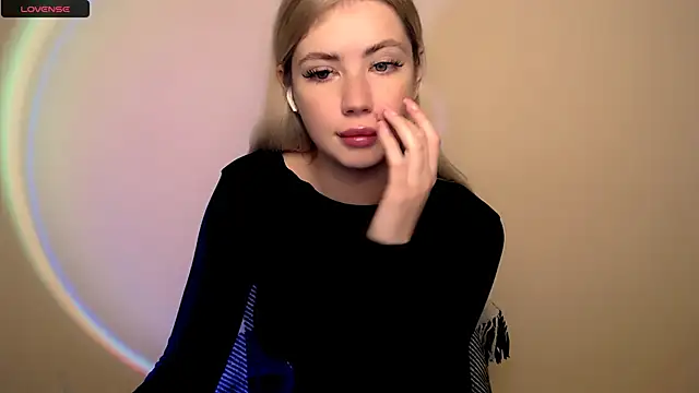 Snapshot of AliceHotty_ chatting on November 2025 08:08:01 AM AliceHotty online show from November 2025 08:08:01 AM