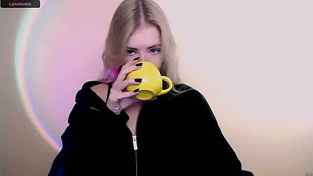 Snapshot of AliceHotty_ chatting on October 2025 08:33:02 AM AliceHotty online show from October 2025 08:33:02 AM