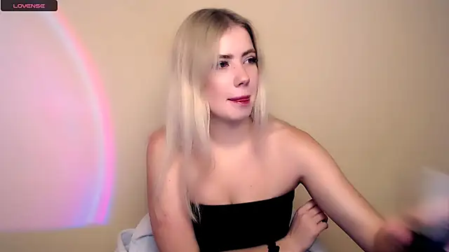 Snapshot of AliceHotty_ chatting on November 2025 09:21:01 AM AliceHotty online show from November 2025 09:21:01 AM