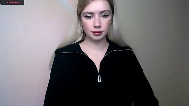 Snapshot of AliceHotty_ chatting on December 2025 02:30:02 PM AliceHotty online show from December 2025 02:30:02 PM