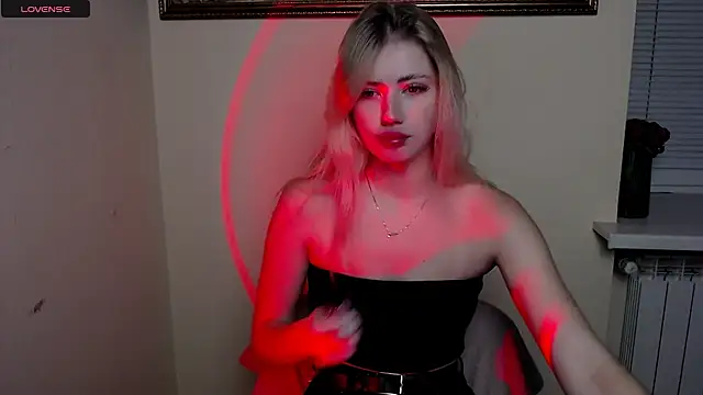 Snapshot of AliceHotty_ chatting on December 2025 07:46:02 AM AliceHotty online show from December 2025 07:46:02 AM