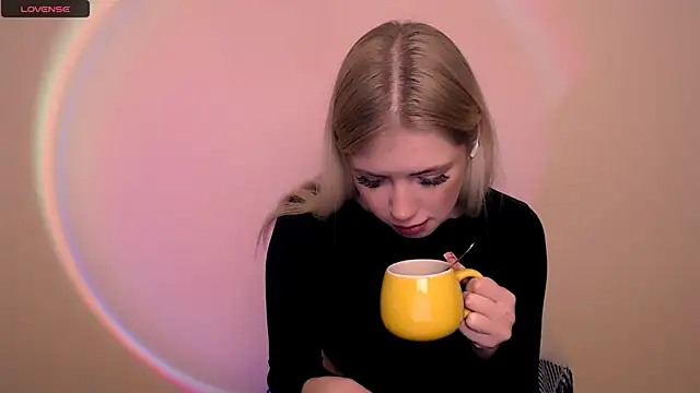 Snapshot of AliceHotty_ chatting on November 2025 07:56:02 AM AliceHotty online show from November 2025 07:56:02 AM