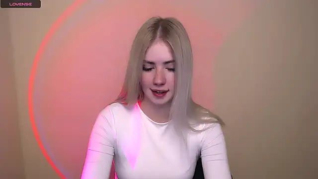 Snapshot of AliceHotty_ chatting on October 2025 12:18:01 PM AliceHotty online show from October 2025 12:18:01 PM