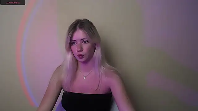 Snapshot of AliceHotty_ chatting on September 2025 12:34:02 PM AliceHotty online show from September 2025 12:34:02 PM