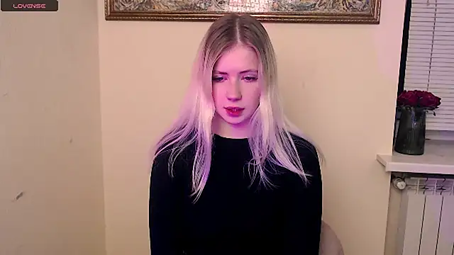 Snapshot of AliceHotty_ chatting on October 2025 07:34:02 AM AliceHotty online show from October 2025 07:34:02 AM