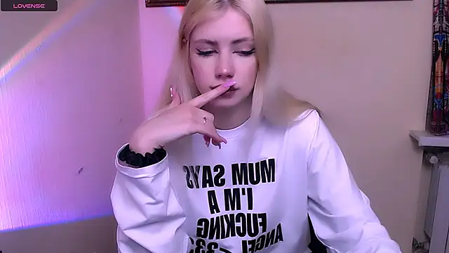 AliceHotty  online show from February 2026 09:00:02 AM