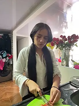 Snapshot of MiaRousexxx_ chatting on February 2026 06:43:02 PM MiaRousexxx online show from February 2026 06:43:02 PM