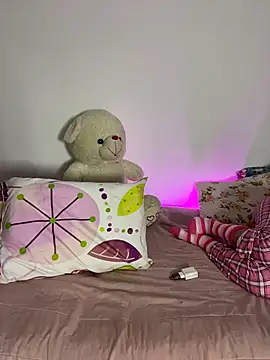 Snapshot of MiaRousexxx_ chatting on February 2026 02:01:01 AM MiaRousexxx online show from February 2026 02:01:01 AM