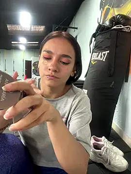 Snapshot of MiaRousexxx_ chatting on December 2025 09:15:01 PM MiaRousexxx online show from December 2025 09:15:01 PM