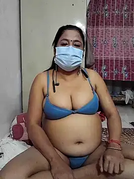 Snapshot of mature_mimi chatting on November 2025 06:41:02 PM mature mimi online show from November 2025 06:41:02 PM