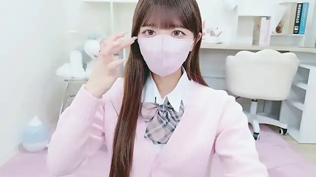 Snapshot of Reina_Fcup chatting on November 2025 12:42:02 PM Reina Fcup online show from November 2025 12:42:02 PM