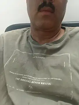 moonflower25 online show from April 2026 05:20:01 PM