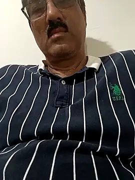 moonflower25 online show from November 2025 06:39:01 AM