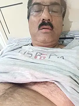 moonflower25 online show from November 2025 06:44:01 PM