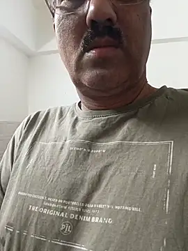 moonflower25 online show from April 2026 08:43:01 PM