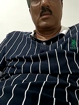 moonflower25 online show from November 2025 04:44:02 PM