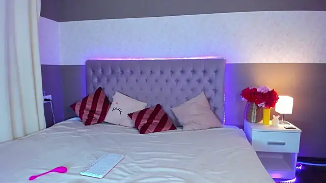 NikkiBustt online show from November 2025 06:28:02 AM