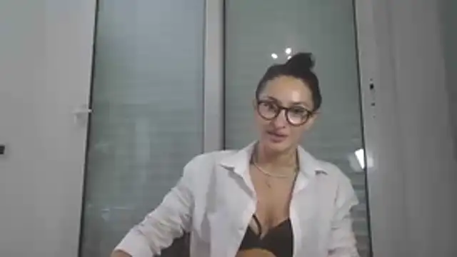Snapshot of Vanis92 chatting on May 2026 10:00:02 AM Vanis92 online show from May 2026 10:00:02 AM